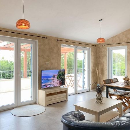 Villa Alara - Charming Villa With Heated Swimming Pool Milohnici Exterior foto