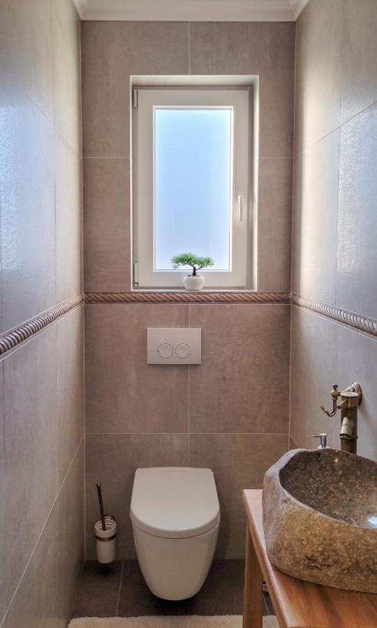 Villa Alara - Charming Villa With Heated Swimming Pool Milohnici Exterior foto